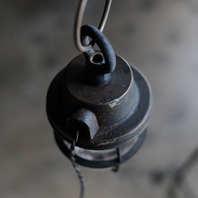 Hanging marine work light