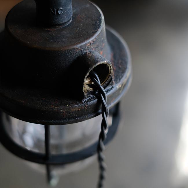 Hanging marine work light