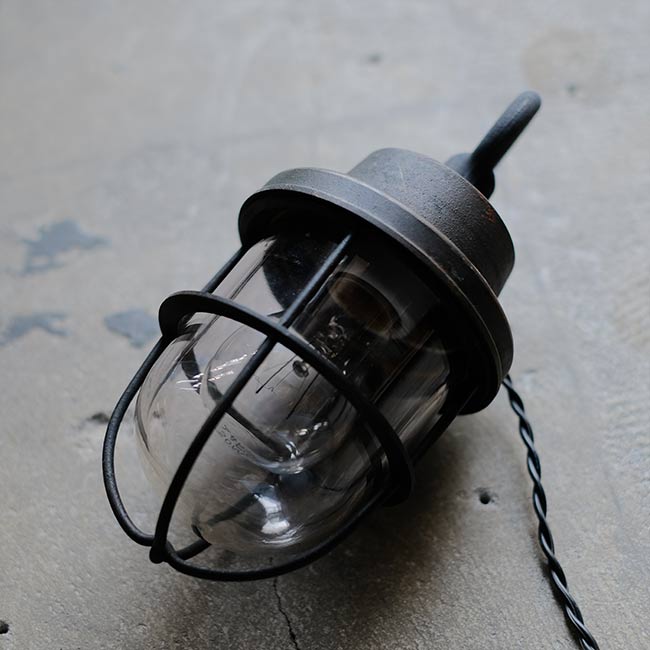 Hanging marine work light