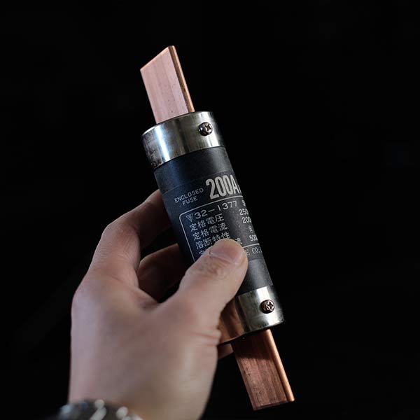 Enclosed cylindrical fuse set of 3