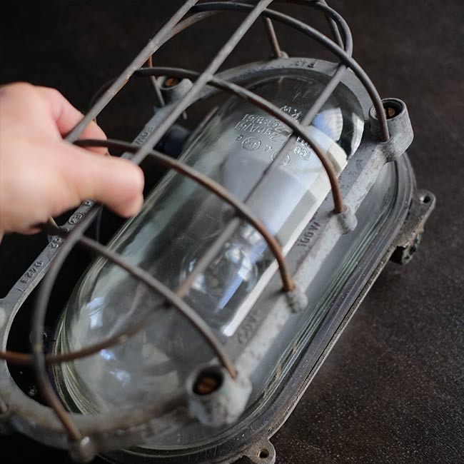 EOW ファクトリーカプセルランプ