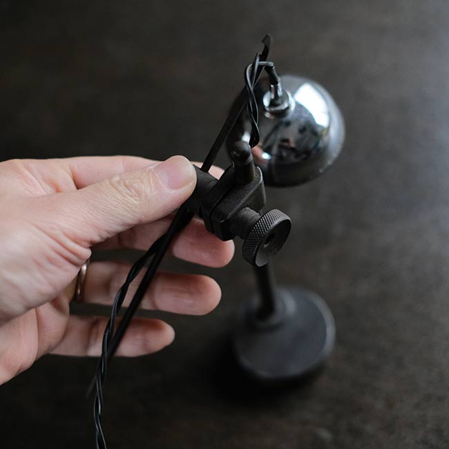 フランスのトースカンを使ったランプ