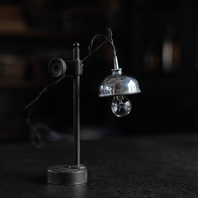 フランスのトースカンを使ったランプ