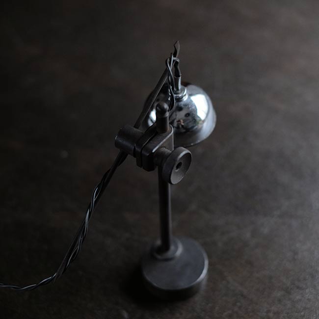 フランスのトースカンを使ったランプ