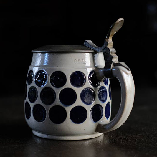 陶器のビアマグ