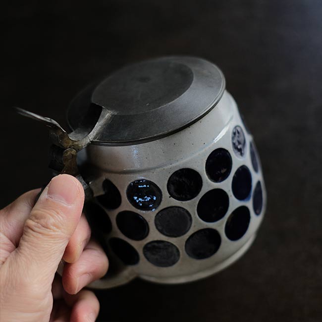陶器のビアマグ