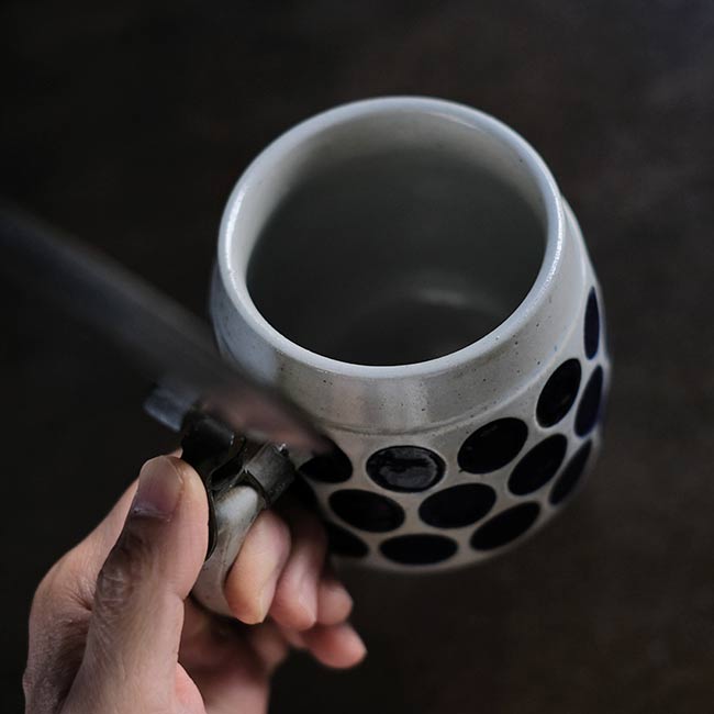 陶器のビアマグ