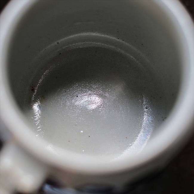 陶器のビアマグ