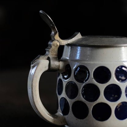 陶器のビアマグ