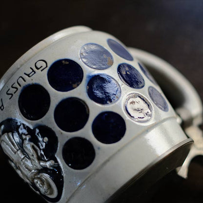 陶器のビアマグ