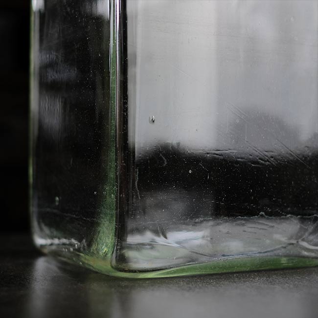 蓋付きガラス製バッテリーケース