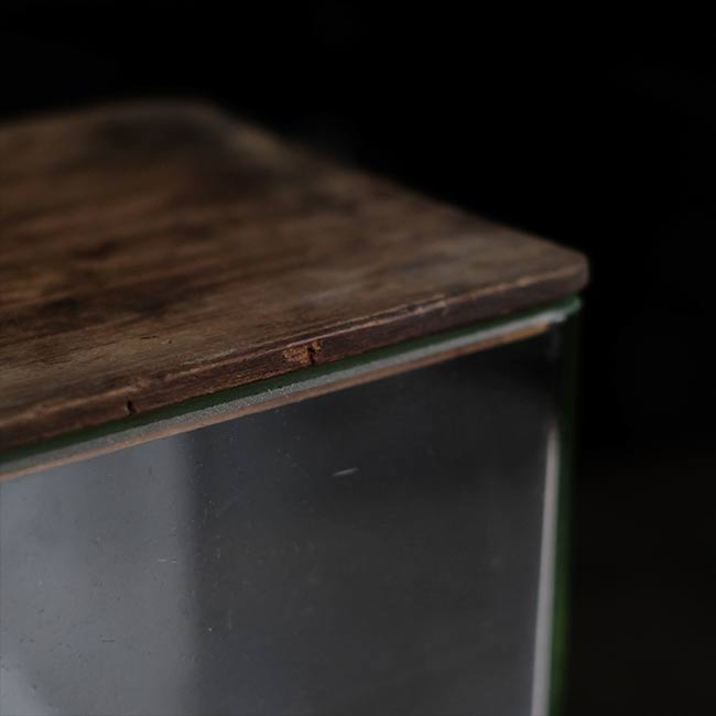 蓋付きガラス製バッテリーケース