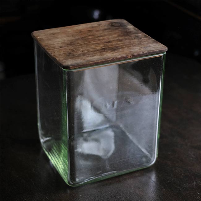 蓋付きガラス製バッテリーケース