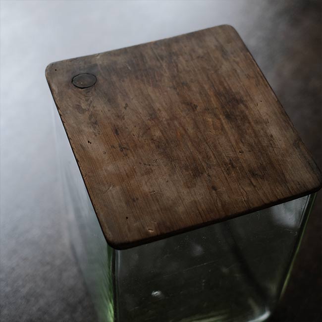 蓋付きガラス製バッテリーケース