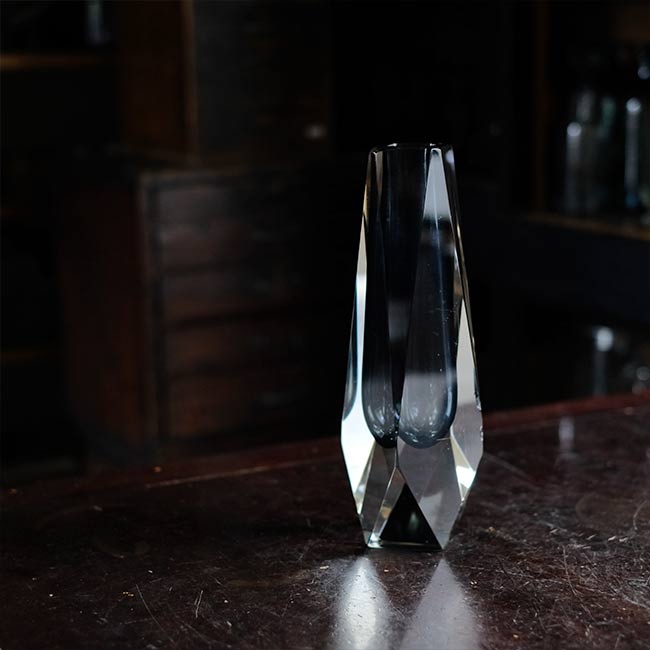 Glass flower vase