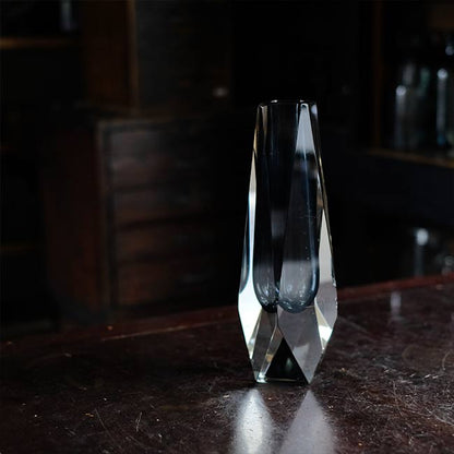 Glass flower vase
