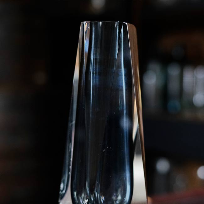 Glass flower vase