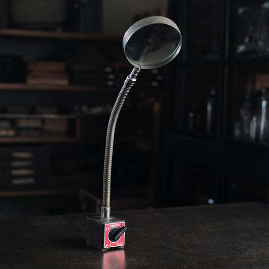 マグネットベースのルーペ