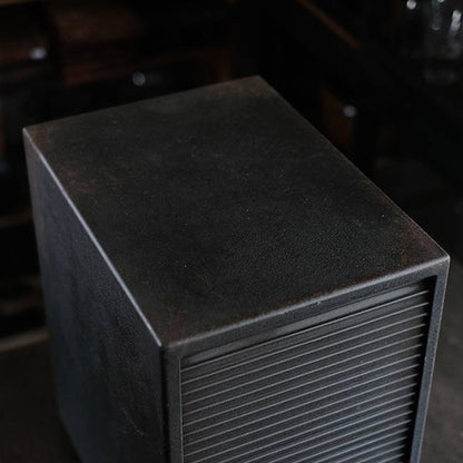 シャッター扉のスチール製の引き出し（A4、7段）