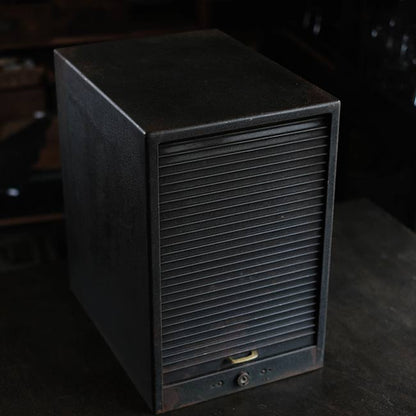 シャッター扉のスチール製の引き出し（A4、7段）