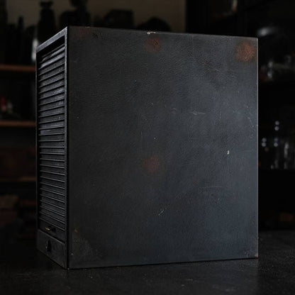 シャッター扉のスチール製の引き出し（A4、7段）