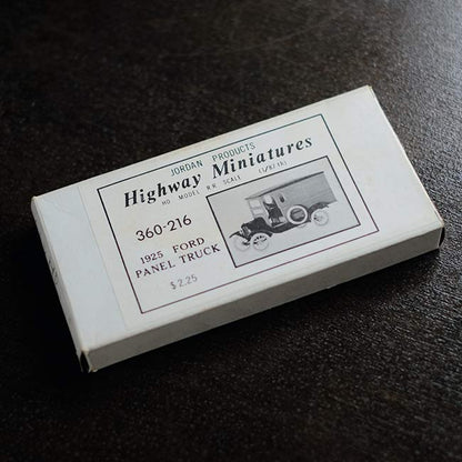 Highway Miniatures Ford Panel Truck プラモデル