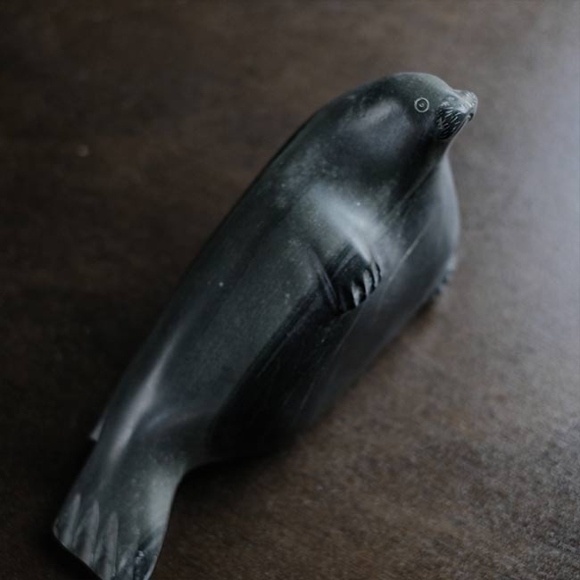 イヌイット・アート アザラシのスカルプチャー