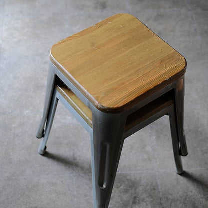 鉄脚のスツール