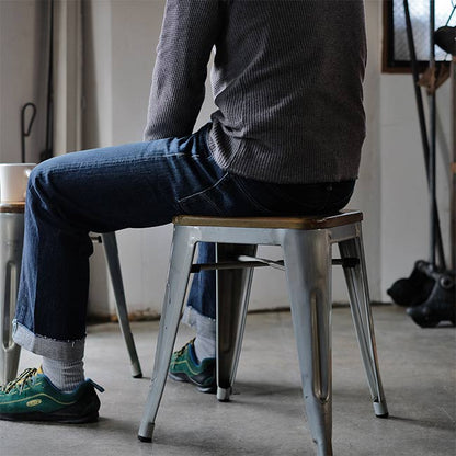 鉄脚のスツール