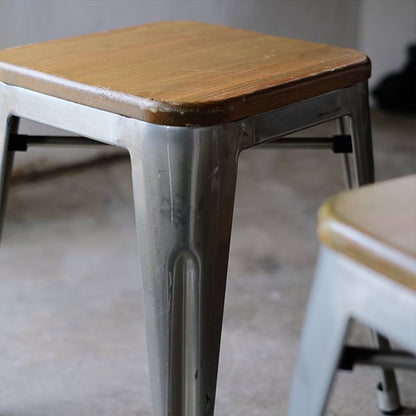 鉄脚のスツール