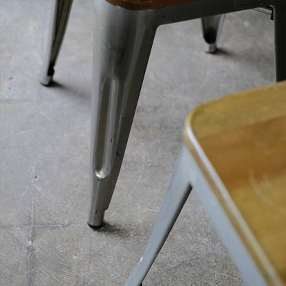鉄脚のスツール