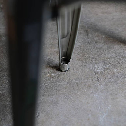 鉄脚のスツール