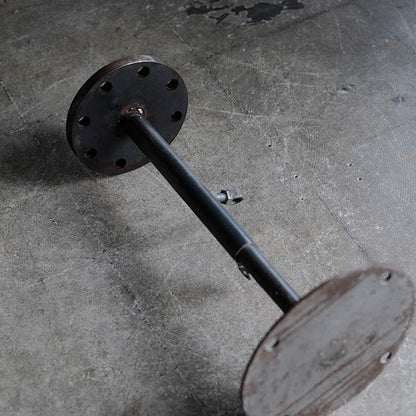 スツール的な鉄製の作業台