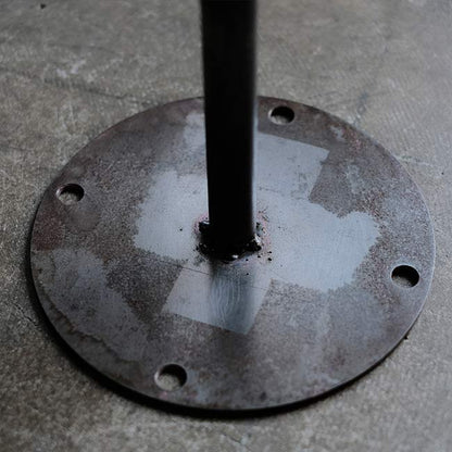 スツール的な鉄製の作業台