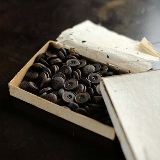 Boxed buttons (deadstock) dark brown