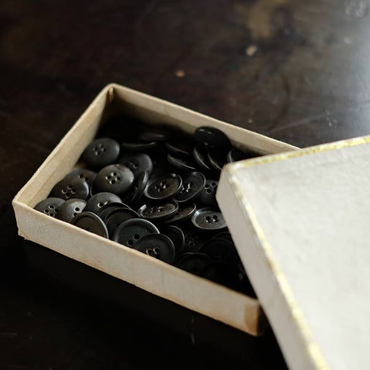 Boxed buttons (deadstock) dark olive