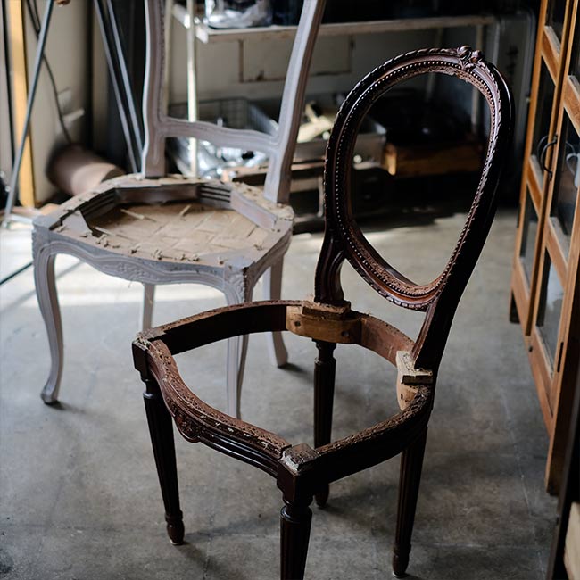 Set of 2 seatless chairs (cannot be shipped)