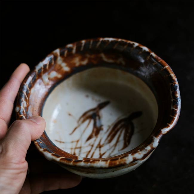 Kikusengama Shino bowl