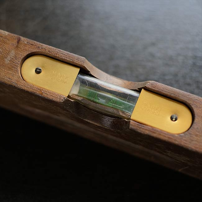 パイプ式 水平器差し　（好きな文字可能） MAEDA MANUFACTORY 水平器 – zakka store towi