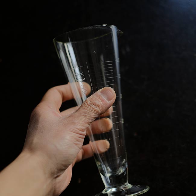 メスシリンダー 200ml