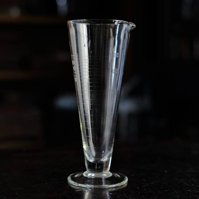 メスシリンダー 200ml
