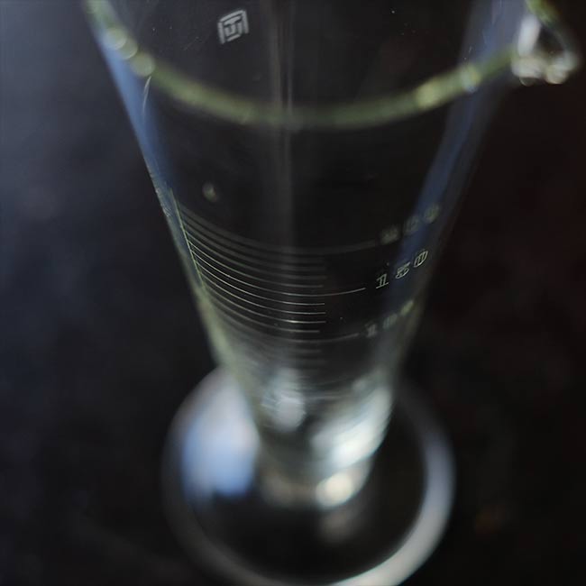 メスシリンダー 200ml