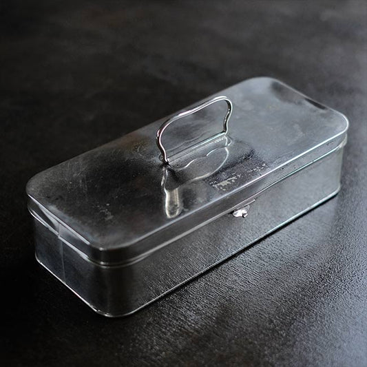 医療用のメタルの収納缶