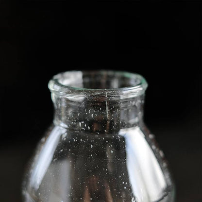 気泡の入ったフラワーベース