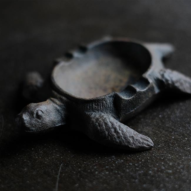 鋳物の亀の灰皿 – zakka store towi