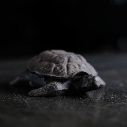 鋳物の亀の灰皿