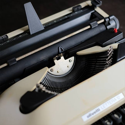 OLIVETTI Lettera12 タイプライター 訳あり