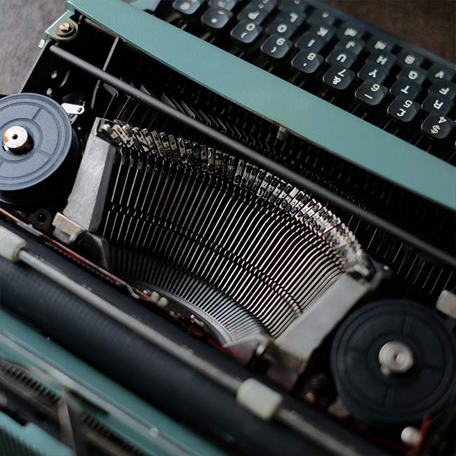 OLIVETTI Lettera 32 タイプライター