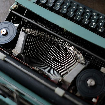 OLIVETTI Lettera 32 タイプライター