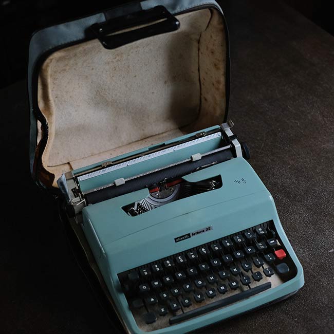 OLIVETTI Lettera 32 タイプライター